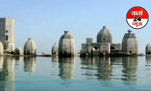 Indian Temple: भगवान शिव का एक ऐसा मंदिर जो 8 महीने तक रहता है जलमग्न, पांडवों ने किया था निर्माण Indian Temple: भगवान शिव का एक ऐसा मंदिर जो 8 महीने तक रहता है जलमग्न, पांडवों ने किया था निर्माण