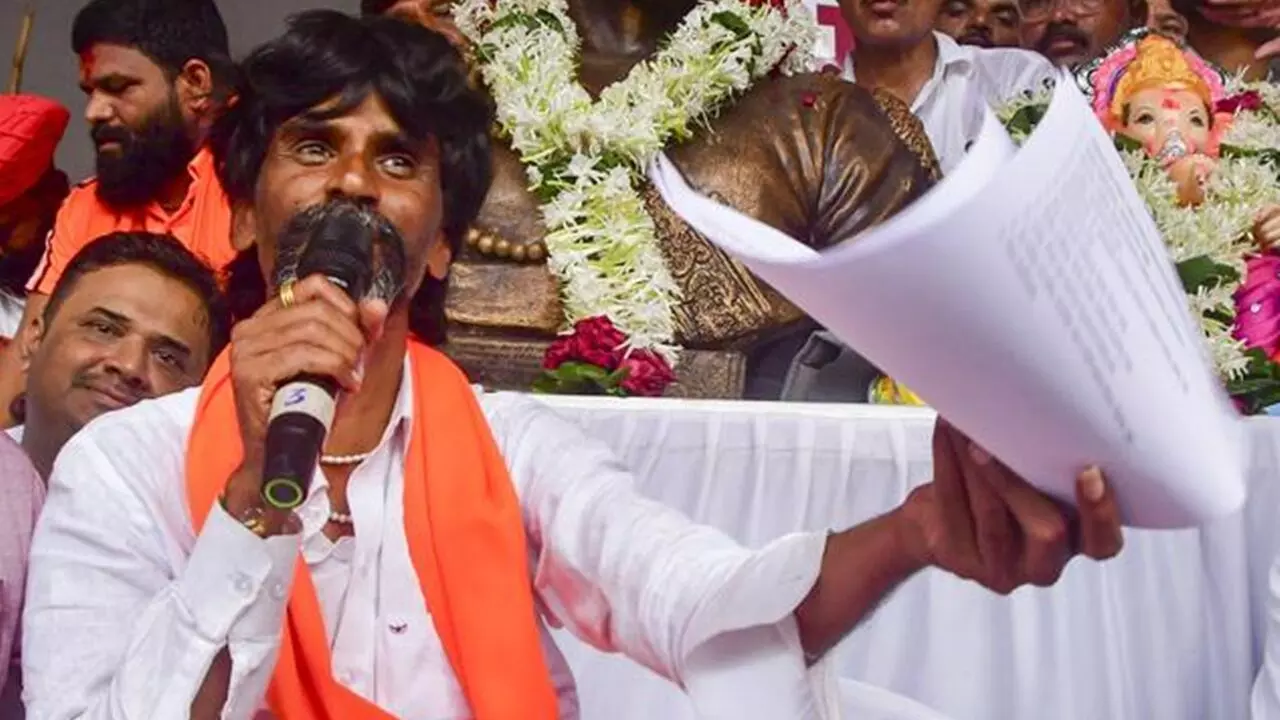 सरकार ने जारी किया जीआर, मराठों को मिलेगा कुर्मी प्रमाणपत्र; मनोज जरांगे ने तोड़ा अनशन सरकार ने जारी किया जीआर, मराठों को मिलेगा कुर्मी प्रमाणपत्र; मनोज जरांगे ने तोड़ा अनशन