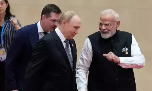 ट्रंप को लगेगी मिर्ची! पुतिन ने दिया अपने सबसे खास दोस्त को मुलाकात का तोहफा, भारत को भेजेगा एस-400 मिसाइल की और खेप ट्रंप को लगेगी मिर्ची! पुतिन ने दिया अपने सबसे खास दोस्त को मुलाकात का तोहफा, भारत को भेजेगा एस-400 मिसाइल की और खेप