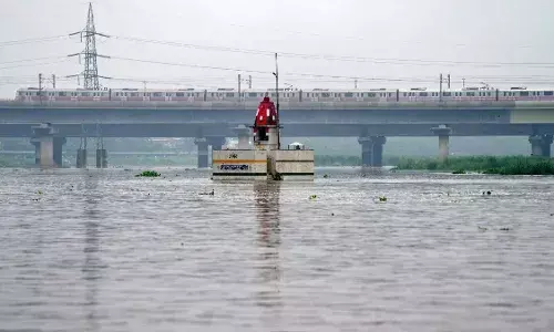 Yamuna River: CWC ने जारी की नई एडवाइजरी! यमुना का जलस्तर कुछ घंटों में होगा 207.40 पार, बारिश ने बढ़ाई लोगों की मुसीबत Yamuna River: CWC ने जारी की नई एडवाइजरी! यमुना का जलस्तर कुछ घंटों में होगा 207.40 पार, बारिश ने बढ़ाई लोगों की मुसीबत