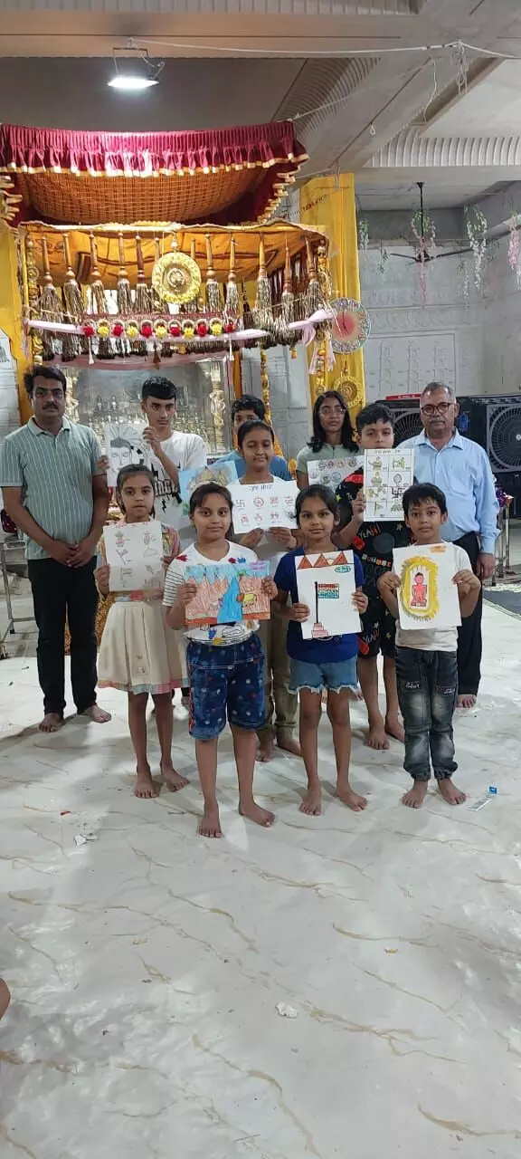 Ghaziabad: दशलक्षण पर्व के अवसर पर श्री पार्श्वनाथ दिगंबर जैन मंदिर में जैन धर्म पर आधारित चित्रकला प्रतियोगिता Ghaziabad: दशलक्षण पर्व के अवसर पर श्री पार्श्वनाथ दिगंबर जैन मंदिर में जैन धर्म पर आधारित चित्रकला प्रतियोगिता