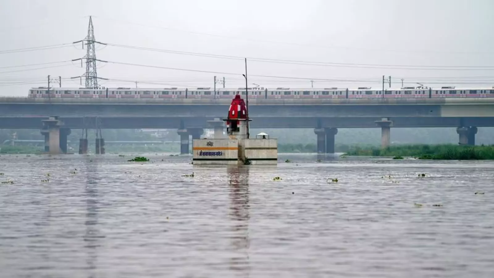 Delhi Flood : दिल्ली में यमुना का रौद्र रूप! यमुना बैंक मेट्रो स्टेशन तक पहुंचा यमुना का पानी, DMRC का अलर्ट, गुरुग्राम में जलभराव से जाम Delhi Flood : दिल्ली में यमुना का रौद्र रूप! यमुना बैंक मेट्रो स्टेशन तक पहुंचा यमुना का पानी, DMRC का अलर्ट, गुरुग्राम में जलभराव से जाम