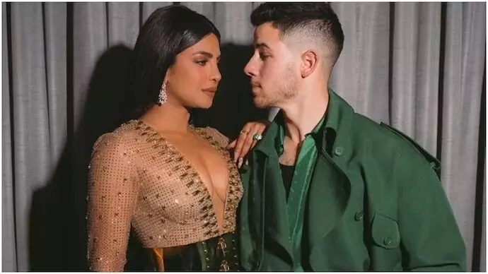 Priyanka Chopra: निक जोनस के गाने से हैरान हुई प्रियंका! गाना सुन कमरे से भागी, यूजर्स ने किए मजेदार कमेंट्स Priyanka Chopra: निक जोनस के गाने से हैरान हुई प्रियंका! गाना सुन कमरे से भागी, यूजर्स ने किए मजेदार कमेंट्स