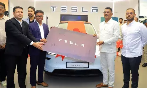 महाराष्ट्र के परिवहन मंत्री ने TESLA का बढ़ाया भाव! बने पहले ग्राहक, सिर्फ इतनी बुकिंग से कंपनी नाखुश