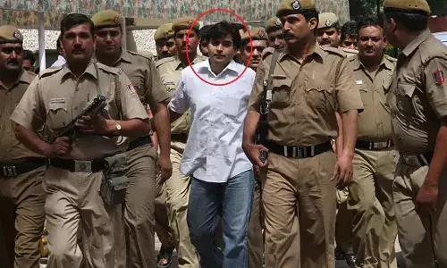 नीतीश कटारा हत्याकांड- जेल में 23 साल चक्की पीसने के बाद विकास यादव ने हर्षिका यादव से रचाई शादी... नीतीश कटारा हत्याकांड- जेल में 23 साल चक्की पीसने के बाद विकास यादव ने हर्षिका यादव से रचाई शादी...