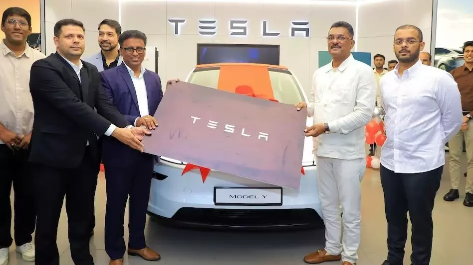 महाराष्ट्र के परिवहन मंत्री ने TESLA का बढ़ाया भाव! बने पहले ग्राहक, सिर्फ इतनी बुकिंग से कंपनी नाखुश