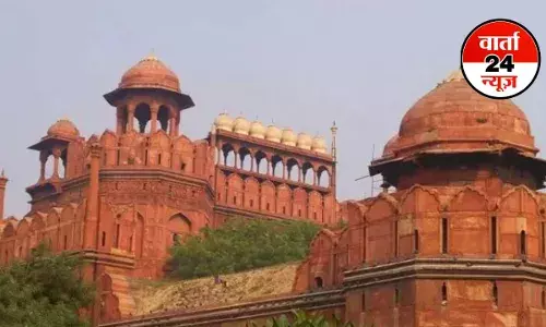 Delhi Red Fort: 760 ग्राम सोने और हीरे से बना कलश उड़ा ले गए चोर! लाल किले पर धार्मिक समारोह में दिया घटना को अंजाम Delhi Red Fort: 760 ग्राम सोने और हीरे से बना कलश उड़ा ले गए चोर! लाल किले पर धार्मिक समारोह में दिया घटना को अंजाम