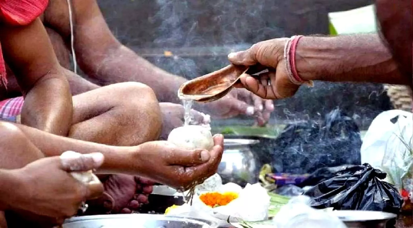 अगर नहीं जा सकते गयाजी तो इन पवित्र जगहों पर करें पितरों का विधिपूर्वक श्राद्ध! पितरों को मिलेगी शांति अगर नहीं जा सकते गयाजी तो इन पवित्र जगहों पर करें पितरों का विधिपूर्वक श्राद्ध! पितरों को मिलेगी शांति