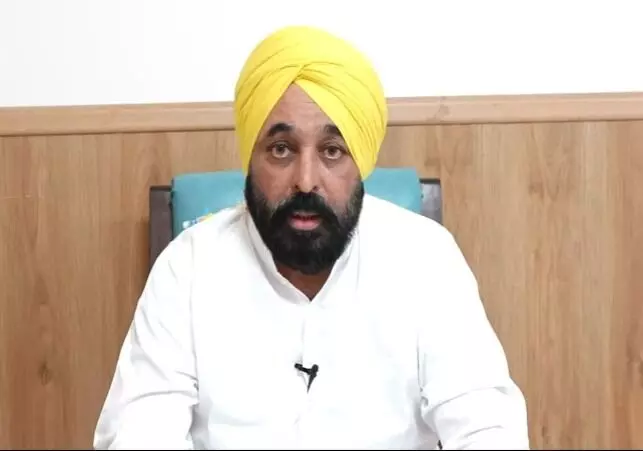 Punjab Floods: CM भगवंत मान ने अस्पताल से लाइव होकर की कैबिनेट बैठक, बाढ़ग्रस्त किसानों के लिए किए बड़े एलान, जानें क्या-क्या Punjab Floods: CM भगवंत मान ने अस्पताल से लाइव होकर की कैबिनेट बैठक, बाढ़ग्रस्त किसानों के लिए किए बड़े एलान, जानें क्या-क्या