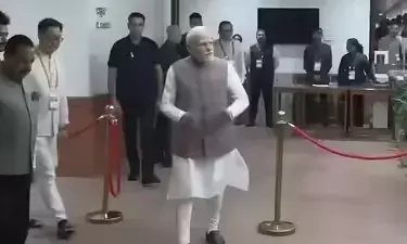 उपराष्ट्रपति चुनाव के लिए वोटिंग शुरू, पीएम मोदी ने डाला प्रथम वोट, जानें किसका पलड़ा है भारी उपराष्ट्रपति चुनाव के लिए वोटिंग शुरू, पीएम मोदी ने डाला प्रथम वोट, जानें किसका पलड़ा है भारी