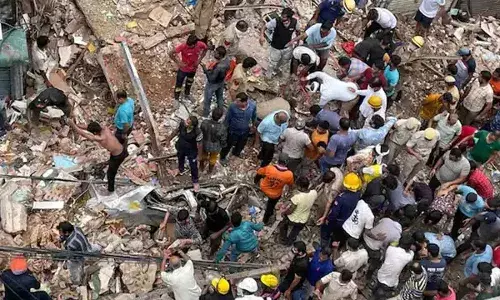 दिल्ली के सब्जी मंडी में चार मंजिला बिल्डिंग गिरी! 14 लोगों का सुरक्षित रेस्क्यू, नगर निगम पर उठे सवाल दिल्ली के सब्जी मंडी में चार मंजिला बिल्डिंग गिरी! 14 लोगों का सुरक्षित रेस्क्यू, नगर निगम पर उठे सवाल