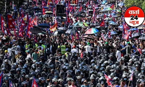Nepal Gen-Z Protest: पीएम ओली दुबई जाने की बना रहे हैं योजना, 9 मंत्रियों ने दिया इस्तीफा, उप प्रधानमंत्री के घर पर पथराव Nepal Gen-Z Protest: पीएम ओली दुबई जाने की बना रहे हैं योजना, 9 मंत्रियों ने दिया इस्तीफा, उप प्रधानमंत्री के घर पर पथराव