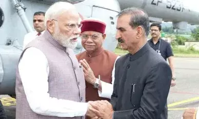 PM ने बाढ़ प्रभावित क्षेत्रों के लिए 1500 करोड़ रुपये देने का किया एलान, पंजाब और हिमाचल प्रदेश के बाढ़ग्रस्त क्षेत्र का किया हवाई सर्वेक्षण PM ने बाढ़ प्रभावित क्षेत्रों के लिए 1500 करोड़ रुपये देने का किया एलान, पंजाब और हिमाचल प्रदेश के बाढ़ग्रस्त क्षेत्र का किया हवाई सर्वेक्षण