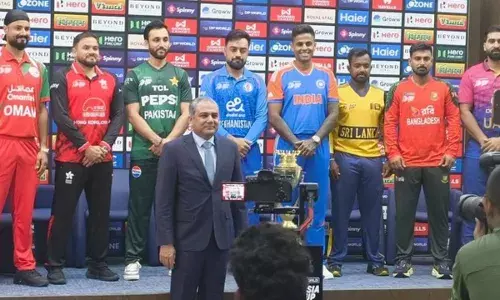 Asia Cup 2025 मुकाबले से पहले प्रेस कॉन्फ्रेंस के दौरान पाक कप्तान ने दिखाई अकड़, हरकत देख हर कोई हैरान... Asia Cup 2025 मुकाबले से पहले प्रेस कॉन्फ्रेंस के दौरान पाक कप्तान ने दिखाई अकड़, हरकत देख हर कोई हैरान...