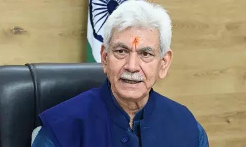 जम्मू-कश्मीर के बाढ़ग्रस्त इलाकों का उपराज्यपाल मनोज सिन्हा ने किया दौरा, राहत और पुनर्वास कार्यों का लिया जायजा