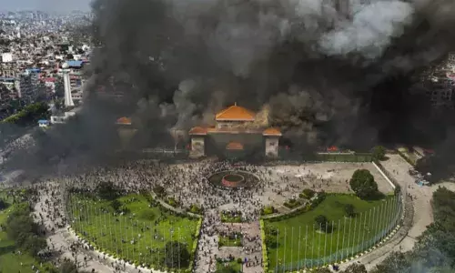 नेपाल में हुए तख्तापलट को लेकर यूपी में अलर्ट! हेल्पलाइन नंबर भी जारी किए नेपाल में हुए तख्तापलट को लेकर यूपी में अलर्ट! हेल्पलाइन नंबर भी जारी किए