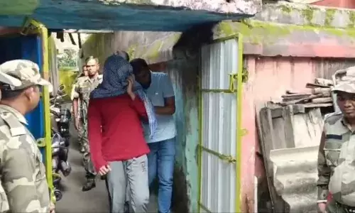 देश में 12 जगहों पर छापेमारी! रांची से पकड़ा गया ISIS का संदिग्ध आतंकी, बड़े हमले की थी प्लानिंग देश में 12 जगहों पर छापेमारी! रांची से पकड़ा गया ISIS का संदिग्ध आतंकी, बड़े हमले की थी प्लानिंग