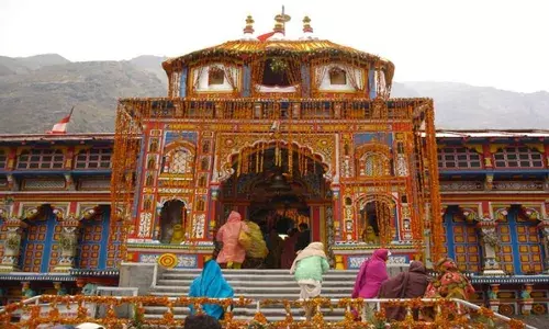 Badrinath Dham: ना भौंकते है कुत्ते, ना कड़कती है बिजली, ना गरजते है बादल! जानें क्या है बद्रीनाथ धाम की शांति का रहस्य Badrinath Dham: ना भौंकते है कुत्ते, ना कड़कती है बिजली, ना गरजते है बादल! जानें क्या है बद्रीनाथ धाम की शांति का रहस्य
