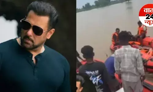 Punjab Flood: सलमान खान बाढ़ में डूबे गांव को लेंगे गोद! बॉलीवुड के कई दिग्गज हस्तियों ने दिखाई एकजुटता, आलिया ने भी बाढ़ पीड़ितों के लिए बढ़ाया हाथ Punjab Flood: सलमान खान बाढ़ में डूबे गांव को लेंगे गोद! बॉलीवुड के कई दिग्गज हस्तियों ने दिखाई एकजुटता, आलिया ने भी बाढ़ पीड़ितों के लिए बढ़ाया हाथ