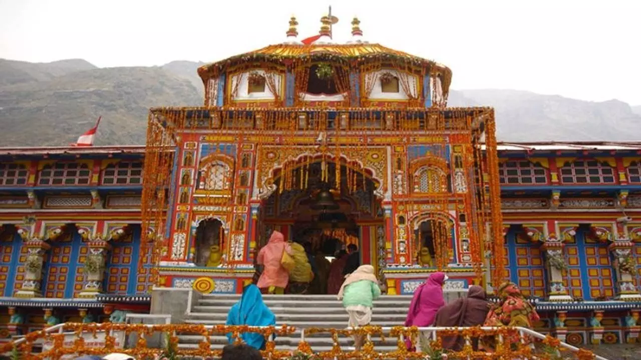 Badrinath Dham: ना भौंकते है कुत्ते, ना कड़कती है बिजली, ना गरजते है बादल! जानें क्या है बद्रीनाथ धाम की शांति का रहस्य Badrinath Dham: ना भौंकते है कुत्ते, ना कड़कती है बिजली, ना गरजते है बादल! जानें क्या है बद्रीनाथ धाम की शांति का रहस्य