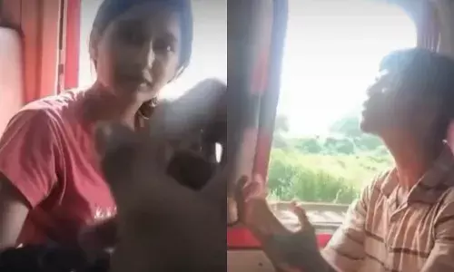 चुटकी भर सिंदूर : चलती ट्रेन में लड़की की ना-नुकुर के बावजूद, बॉयफ्रेंड ने मांग में भरा सिंदूर, वीडियो वायरल चुटकी भर सिंदूर : चलती ट्रेन में लड़की की ना-नुकुर के बावजूद, बॉयफ्रेंड ने मांग में भरा सिंदूर, वीडियो वायरल