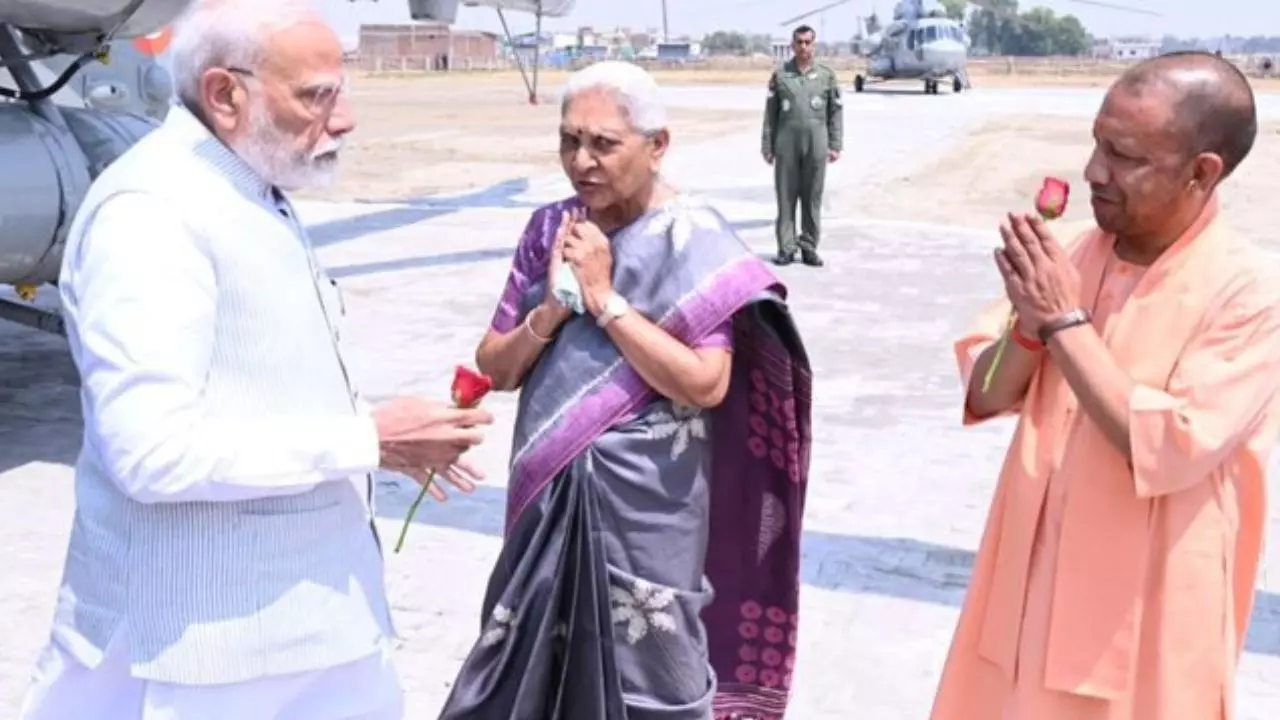 वाराणसी पहुंचे प्रधानमंत्री नरेंद्र मोदी! मॉरीशस के पीएम से करेंगे ऐतिहासिक द्विपक्षीय वार्ता, अजय राय समेत 100 अधिक कांग्रेस नेता हाउस अरेस्ट, जानें वजह