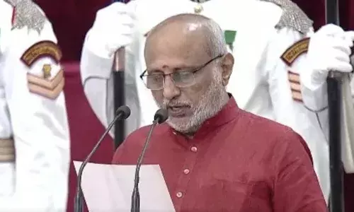 सीपी राधाकृष्णन ने ली उपराष्ट्रपति पद की शपथ, पीएम मोदी सहित कई बडे़ नेता रहे मौजूद सीपी राधाकृष्णन ने ली उपराष्ट्रपति पद की शपथ, पीएम मोदी सहित कई बडे़ नेता रहे मौजूद