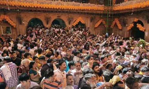 राधे-राधे! अब बांके बिहारी मंदिर में वीआईपी के लिए स्पेशल दर्शन बंद, आम भक्तों के लिए बढ़ा दर्शन का समय राधे-राधे! अब बांके बिहारी मंदिर में वीआईपी के लिए स्पेशल दर्शन बंद, आम भक्तों के लिए बढ़ा दर्शन का समय