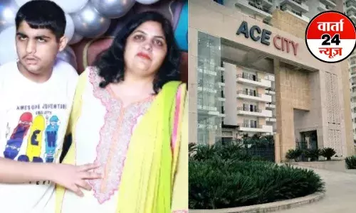 पहली ऐसी घटना: ग्रेनो वेस्ट में बेटे को लेकर 13वीं मंजिल से कूदकर जान दे दी मां, जानें सुसाइड नोट में पति को क्यों लिखा SORRY पहली ऐसी घटना: ग्रेनो वेस्ट में बेटे को लेकर 13वीं मंजिल से कूदकर जान दे दी मां, जानें सुसाइड नोट में पति को क्यों लिखा SORRY