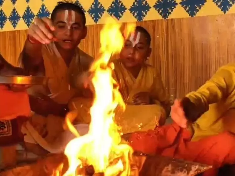 INDIA -PAK: भारत-पाक मैच से पहले प्रयागराज में विशेष यज्ञ हवन! टीम इंडिया की जीत के लिए वैदिक मंत्रों का गूंजन
