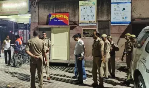 अयोध्या दर्शन के बाद काशी जा रहे श्रद्धालुओं से भरी बस ट्रेलर से टकराई, चार की मौत, 9 घायल अयोध्या दर्शन के बाद काशी जा रहे श्रद्धालुओं से भरी बस ट्रेलर से टकराई, चार की मौत, 9 घायल