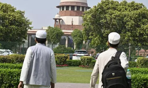 वक्फ कानून पर सुप्रीम कोर्ट का बड़ा फैसला! कानून रहेगा लागू, कुछ धाराओं पर लगेगी रोक वक्फ कानून पर सुप्रीम कोर्ट का बड़ा फैसला! कानून रहेगा लागू, कुछ धाराओं पर लगेगी रोक