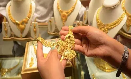 Gold Price: सस्ता हुआ सोना! जानें 24 कैरेट गोल्ड का क्या है भाव, क्या रहा चांदी का हाल Gold Price: सस्ता हुआ सोना! जानें 24 कैरेट गोल्ड का क्या है भाव, क्या रहा चांदी का हाल