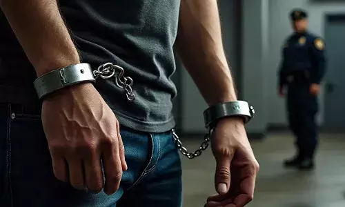 झारखंड में ज़मीन विवाद में युवक की गर्दन काटकर हत्या, दो आरोपी गिरफ्तार, एक फरार झारखंड में ज़मीन विवाद में युवक की गर्दन काटकर हत्या, दो आरोपी गिरफ्तार, एक फरार