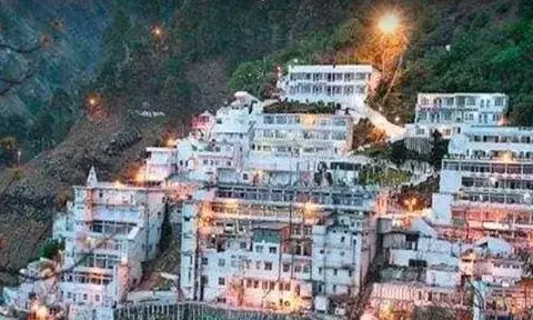 VAISHNO DEVI: तबाही के बाद वैष्णो देवी के दर्शन के रास्ते खुले, श्रद्धालुओं के लिए फिर से यात्रा शुरू VAISHNO DEVI: तबाही के बाद वैष्णो देवी के दर्शन के रास्ते खुले, श्रद्धालुओं के लिए फिर से यात्रा शुरू