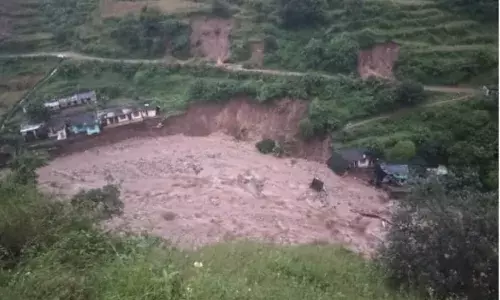 Uttrakhand: चमोली में फिर से बादल फटा, 10 लोग लापता हुए, दो को मलबे से बचाया Uttrakhand: चमोली में फिर से बादल फटा, 10 लोग लापता हुए, दो को मलबे से बचाया
