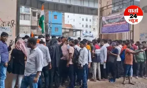 पटना में BPSC TRE 4 शिक्षक अभ्यर्थियों का प्रदर्शन जारी, सीएम हाउस का करेंगे घेराव पटना में BPSC TRE 4 शिक्षक अभ्यर्थियों का प्रदर्शन जारी, सीएम हाउस का करेंगे घेराव