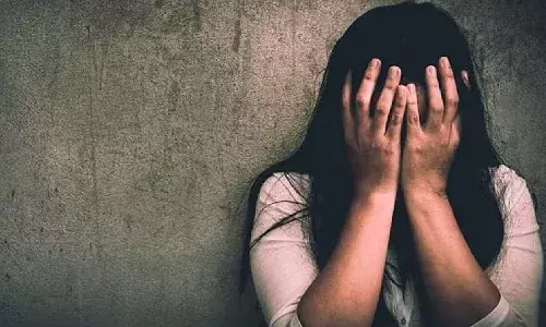 UP: महिला ने किशोरी को बंधक बनाकर अपने भाइयों से रोज करवाया रेप, आखिर क्यों बनी महिला महिला की दुश्मन UP: महिला ने किशोरी को बंधक बनाकर अपने भाइयों से रोज करवाया रेप, आखिर क्यों बनी महिला महिला की दुश्मन