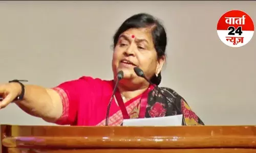 बेटियों को सजाकर चौराहों पर नचाना हिंदू समाज को बंद करना चाहिए... गरबा ड्रेस व टैटू को लेकर ऊषा ठाकुर का बयान बेटियों को सजाकर चौराहों पर नचाना हिंदू समाज को बंद करना चाहिए... गरबा ड्रेस व टैटू को लेकर ऊषा ठाकुर का बयान