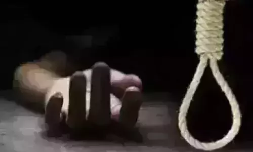 जान देने पर उतारू हुआ GEN-Z...नाबालिग प्रेमिका के सामने लगाया फंदा, जानें फिर क्या हुआ जान देने पर उतारू हुआ GEN-Z...नाबालिग प्रेमिका के सामने लगाया फंदा, जानें फिर क्या हुआ