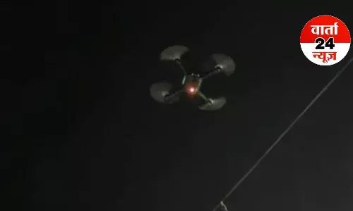UP: बहराइच जिले में कई जगह दिखा ड्रोन, लोगों में छाया दहशत का माहौल... UP: बहराइच जिले में कई जगह दिखा ड्रोन, लोगों में छाया दहशत का माहौल...
