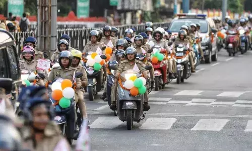 CM योगी के निर्देश पर यूपी की सड़कों पर नारी सुरक्षा के लिए लिया गया संकल्प! 18 हजार महिला पुलिसकर्मियों ने निकाली बाइक रैली…