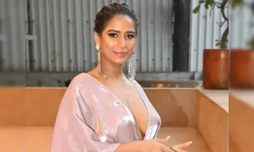 रामलीला में मंदोदरी की भूमिका निभाने के विवादों के बीच पूनम पांडे ने किया बड़ा एलान! कहा- पूरे नवरात्रि व्रत रखूंगी रामलीला में मंदोदरी की भूमिका निभाने के विवादों के बीच पूनम पांडे ने किया बड़ा एलान! कहा- पूरे नवरात्रि व्रत रखूंगी