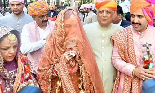 PWD मंत्री विक्रमादित्य सिंह ने की दूसरी शादी, जानें पहली पत्नी ने क्या लगाया था आरोप, कौन है नई नवेली दुल्हन PWD मंत्री विक्रमादित्य सिंह ने की दूसरी शादी, जानें पहली पत्नी ने क्या लगाया था आरोप, कौन है नई नवेली दुल्हन