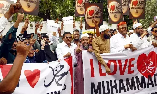 कानपुर से ट्रेंड हुआ आई लव मोहम्मद पोस्टर विवाद पहुंचा देश के कई हिस्सों तक, जानें क्यों शुरू हुआ यह ट्रेंड कानपुर से ट्रेंड हुआ आई लव मोहम्मद पोस्टर विवाद पहुंचा देश के कई हिस्सों तक, जानें क्यों शुरू हुआ यह ट्रेंड