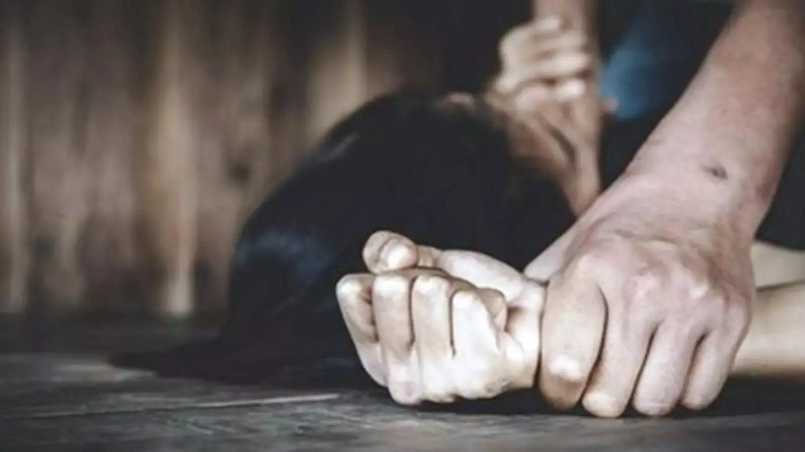 गुरु-शिष्य का रिश्ता हुआ शर्मशार! ट्यूशन टीचर ने किशोरी से किया Rape, गर्भपात के लिए खिलाई गोलियां...ऐसे हुई मौत