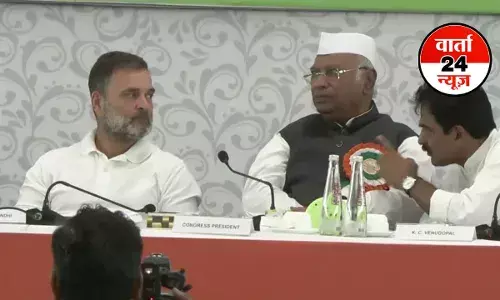 पटना के सदाकत आश्रम में 85 साल बाद शुरू हुई CWC की बैठक! राहुल, खरगे समेत इन दिग्गजों ने लिया हिस्सा, जानें किन मुद्दों पर होगी चर्चा पटना के सदाकत आश्रम में 85 साल बाद शुरू हुई CWC की बैठक! राहुल, खरगे समेत इन दिग्गजों ने लिया हिस्सा, जानें किन मुद्दों पर होगी चर्चा