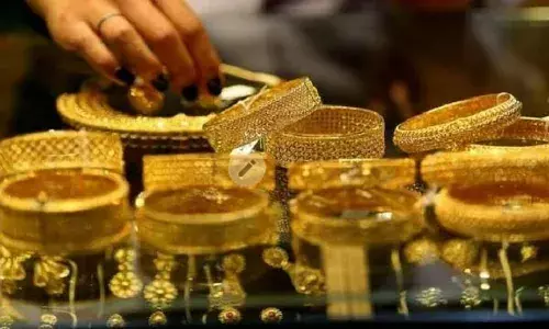 त्योहारी सीजन में सोना-चांदी की कीमत पर लगा ब्रेक! जानें क्या है आपके शहर के ताजा भाव त्योहारी सीजन में सोना-चांदी की कीमत पर लगा ब्रेक! जानें क्या है आपके शहर के ताजा भाव