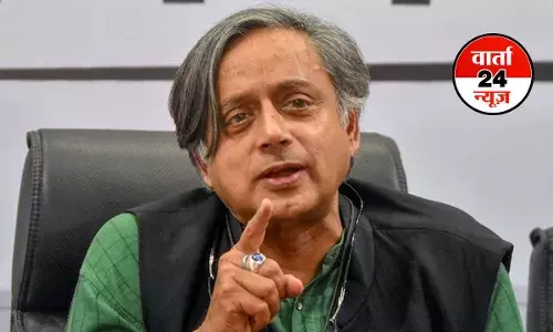 ASIA CUP: दोनों तरफ खेल की भावना का अभाव...हैंडशेक विवाद पर शशि थरूर का बड़ा बयान! कहा-हमें उनसे हाथ मिलाना चाहिए था ASIA CUP: दोनों तरफ खेल की भावना का अभाव...हैंडशेक विवाद पर शशि थरूर का बड़ा बयान! कहा-हमें उनसे हाथ मिलाना चाहिए था