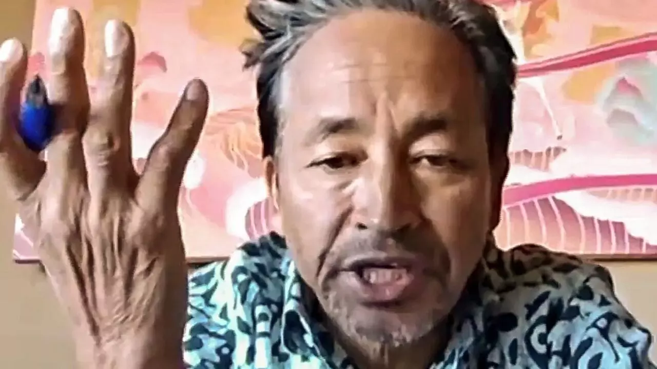 लद्दाख हिंसा के बाद बड़ा ऐक्शन: सोनम वांगचुक के NGO का विदेशी फंडिंग लाइसेंस रद्द